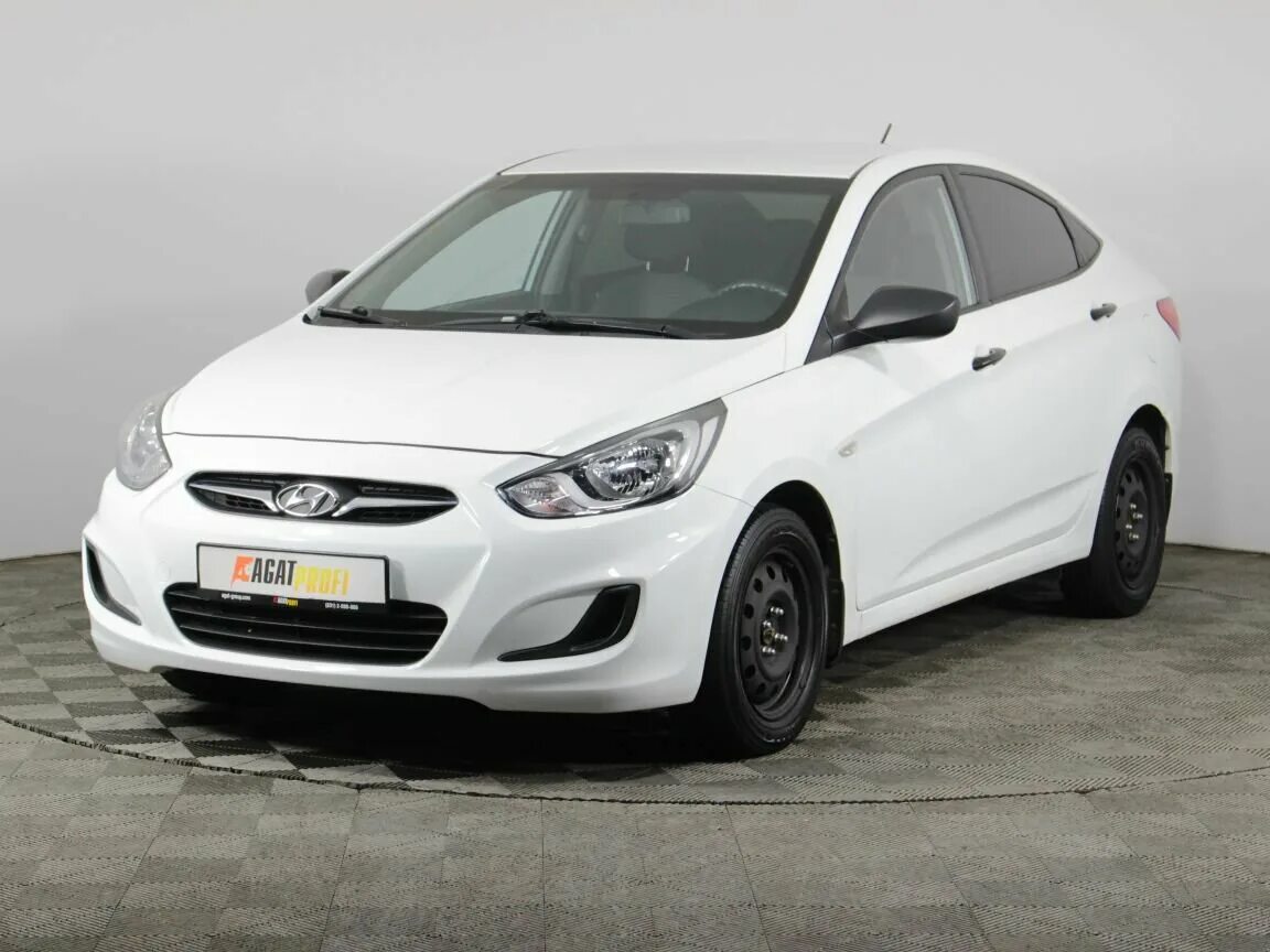 4 at хэтчбек белая. Hyundai solaris i 1. Солярис седан 2014. Хендай солярис 2014г. Hyundai solaris i 2014.
