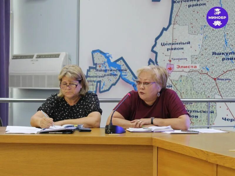 Министерство науки калмыкии. Правительства калмыкии орлов. Министерство образования и науки республики калмыкия. Министерство образования и науки республики. Министерство образования и науки республики калмыкия.