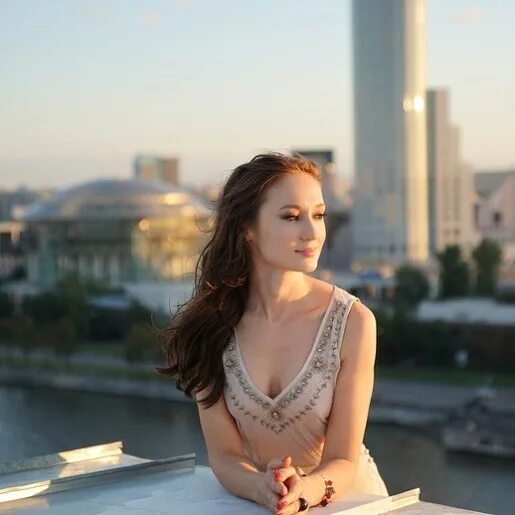 Что известно о телеведущей Айне Николаевой, как стала лицом канала НТВ и кто муж