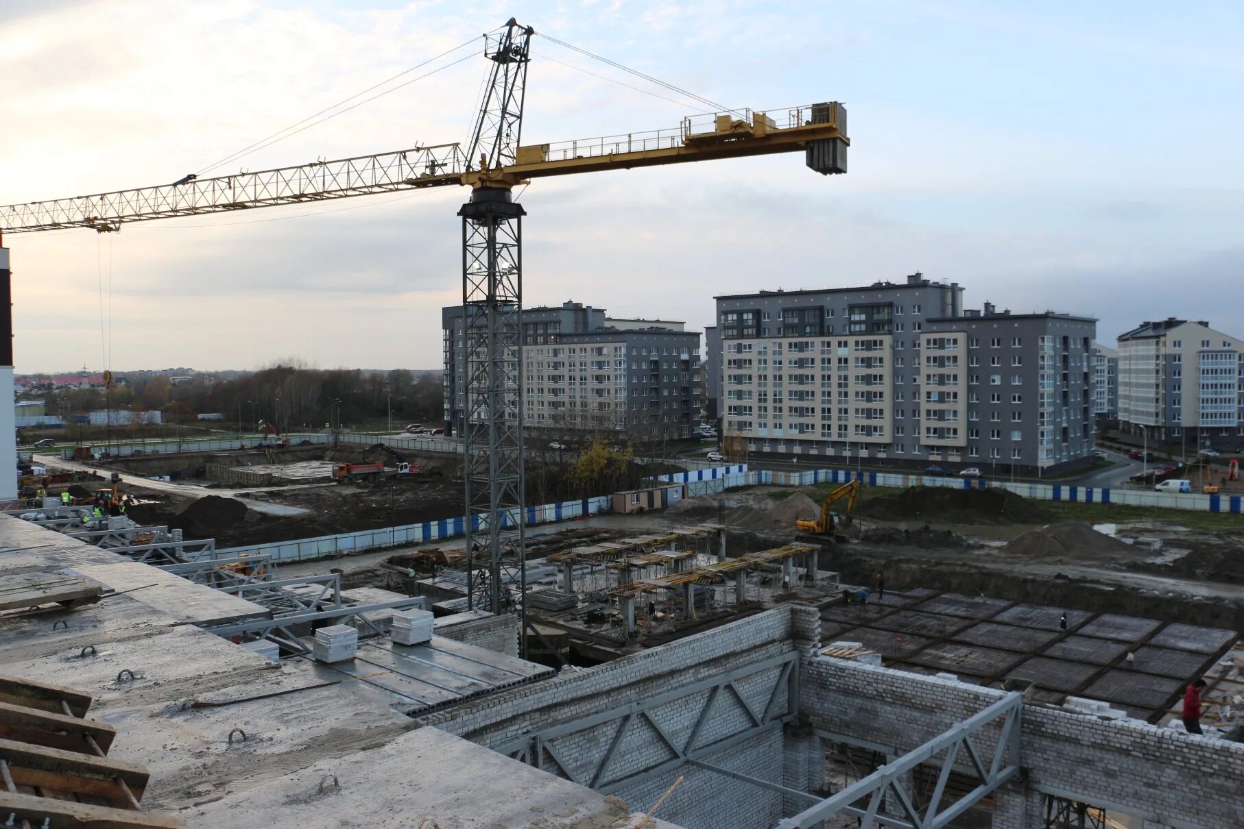 Калининград строится. Новая школа на сельме калининград. Микрорайон юго-восток калининград. Калининград многоэтажки. Филиал третьяковской галереи в калининграде.