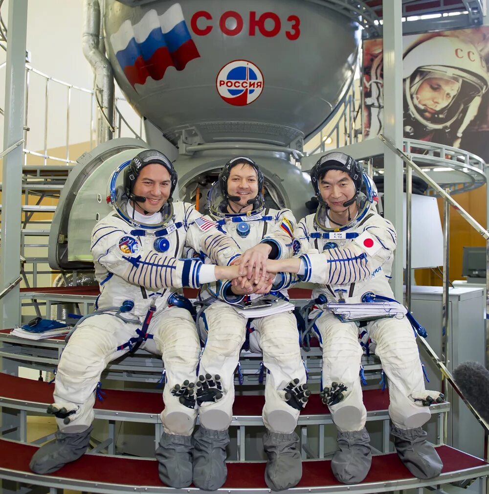 Какой год сейчас в космосе. Экипаж Союз ТМА-17. Экипаж МКС. Русские космонавты. Современные космонавты.