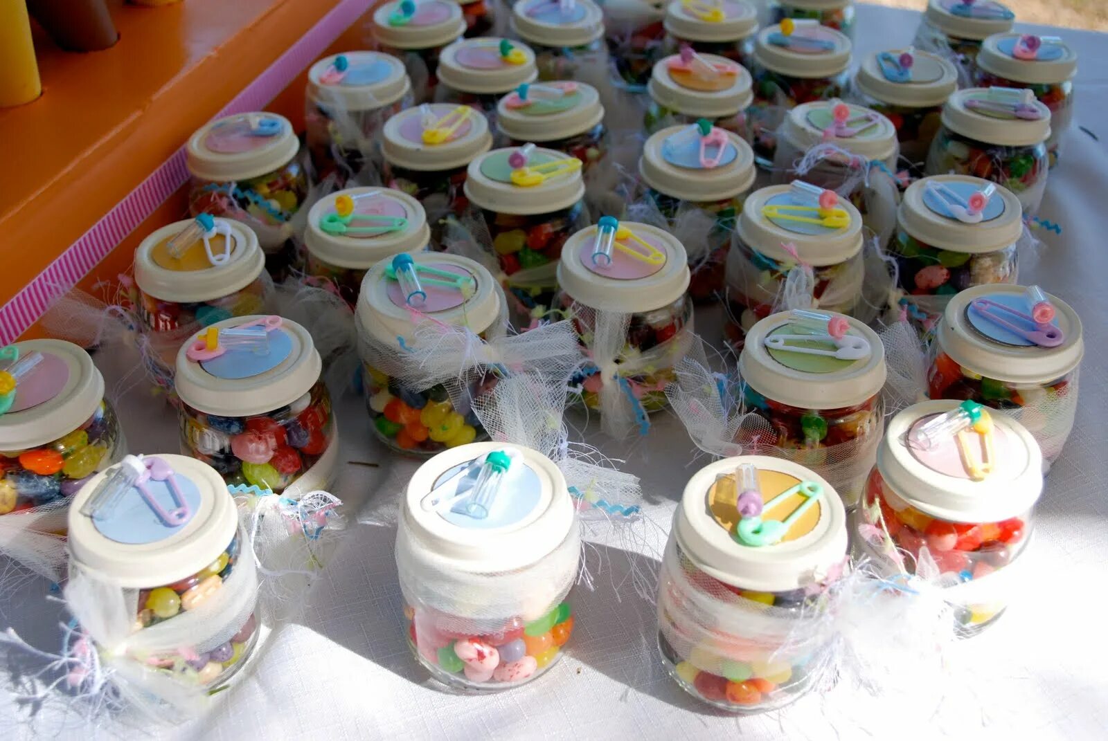 крышечки от баночек детского питания. пюре агуша и фрутоняня. крышки детского пюре. крышки железные от пюре. стеклянные баночки от детского питания.