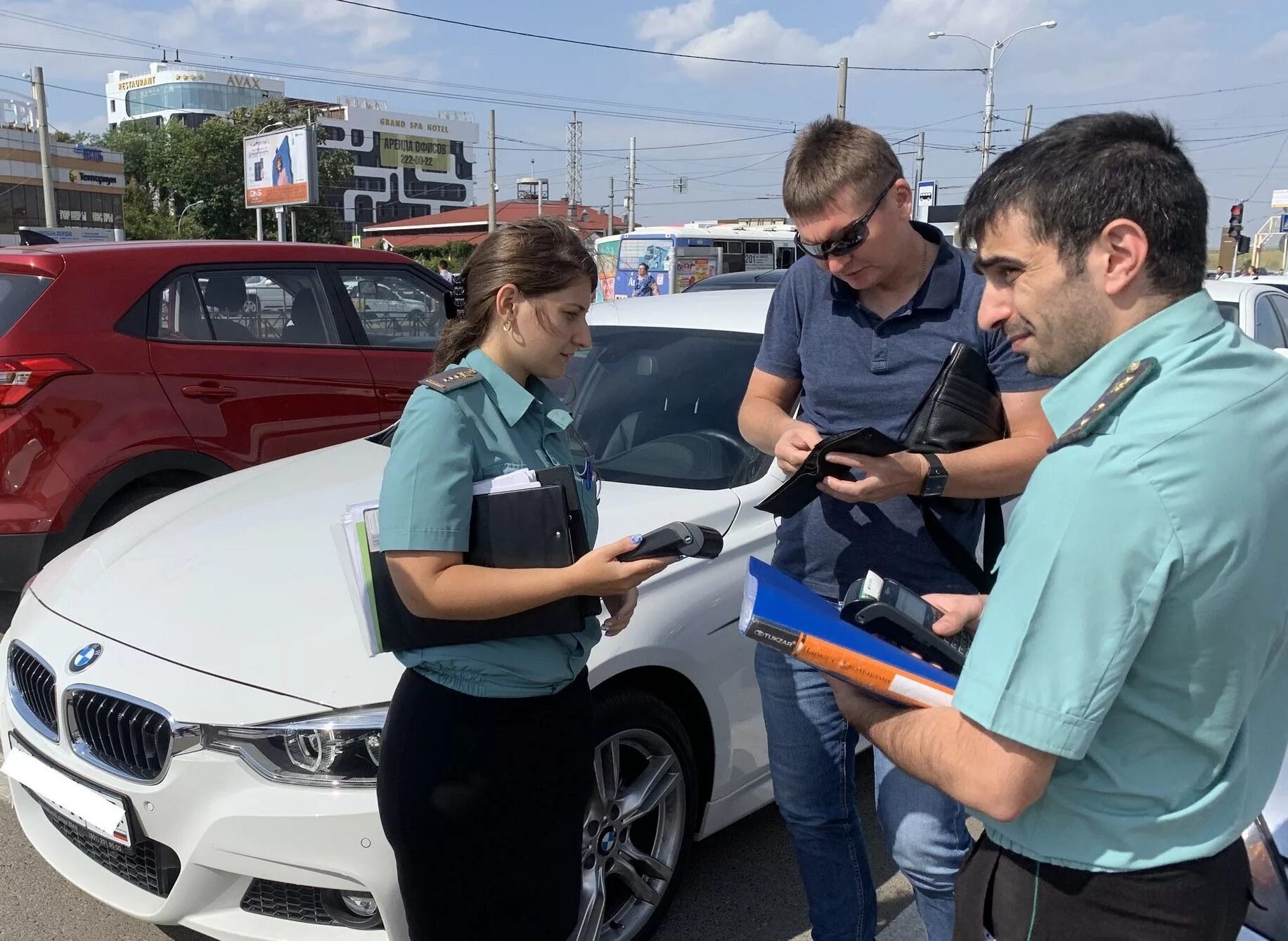 Паркоматы на красных партизан в краснодаре. Паркоматы краснодар. Работа парковщика в краснодаре. Работа парковщика в краснодаре. Красная 174 краснодар.