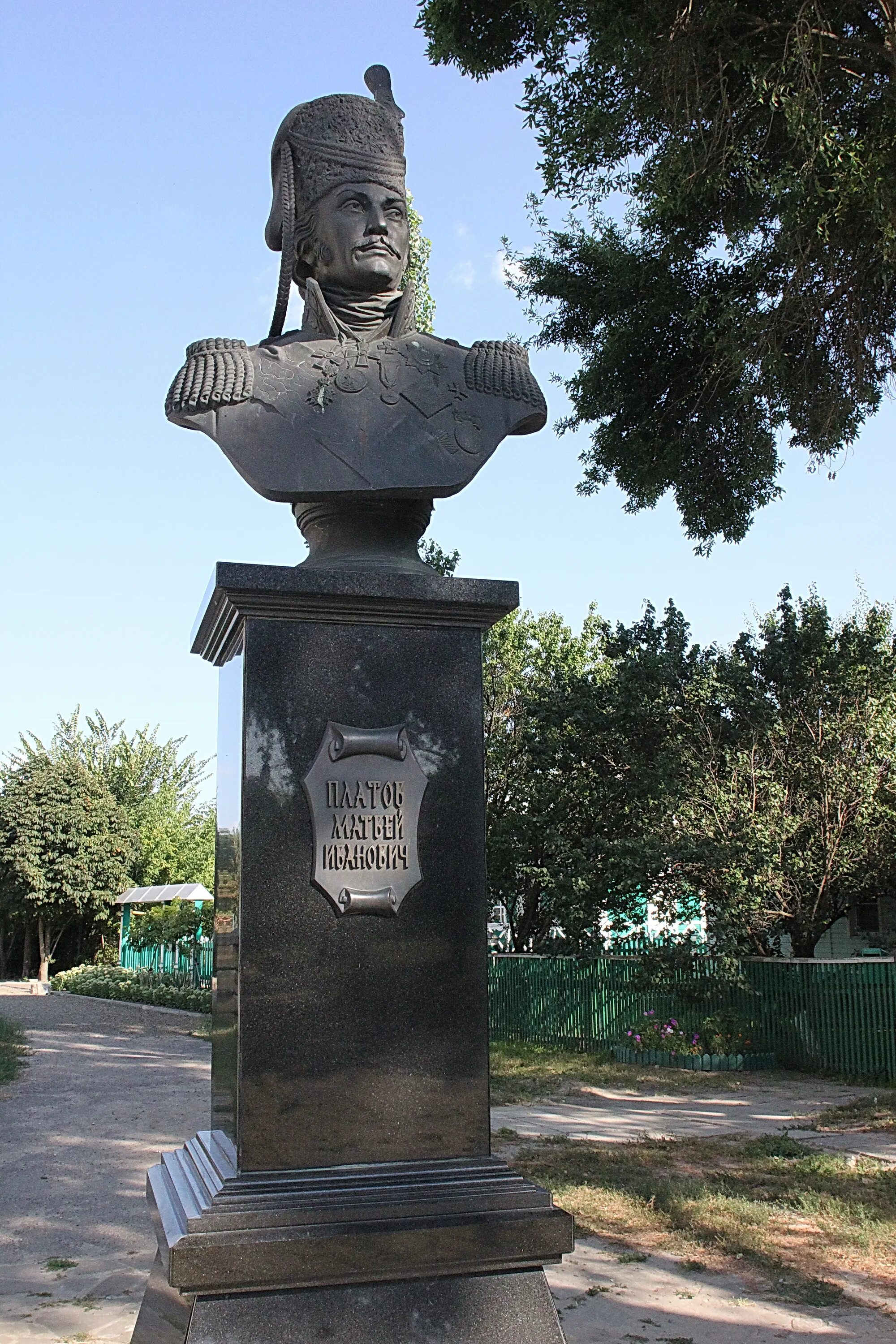 Памятник м и платову. Памятник платову в новочеркасске. атаман платов памятник. памятник атаману платову в новочеркасске.