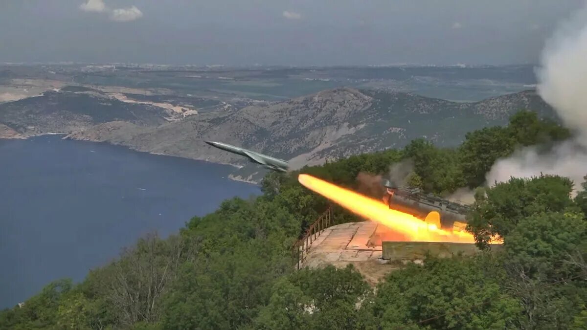 Бастион береговой ракетный комплекс пуск. Береговой объект. Противокорабельный комплекс сопка с-2. Береговой ракетный комплекс утес. Военно морской порт новороссийск.