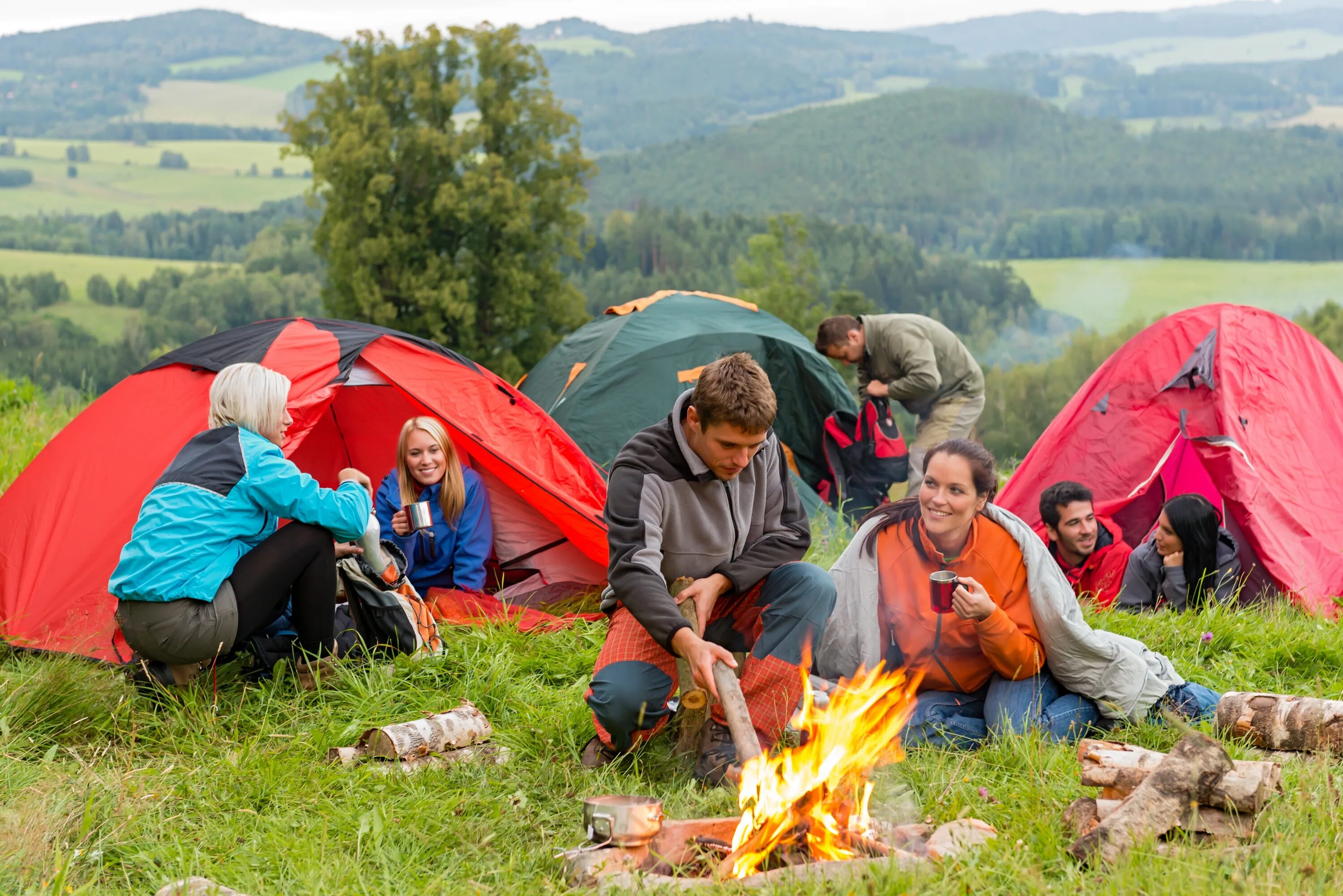 Туризм с палатками. Палатка на природе. Туристский поход. Поход с палатками. Tourist camping