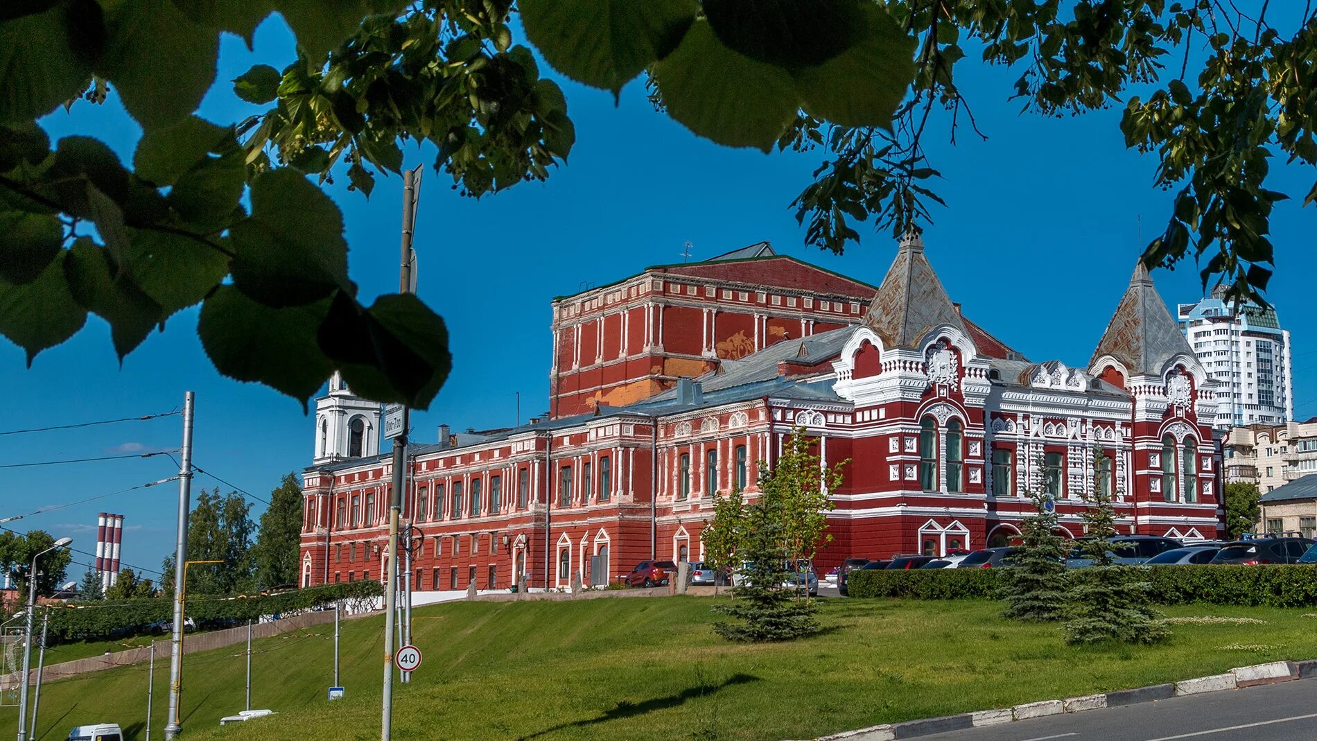 Драма самара. Театр драмы самара. сквер драмтеатр самара. драмтеатр самара 2025. самарский театр красное здание.