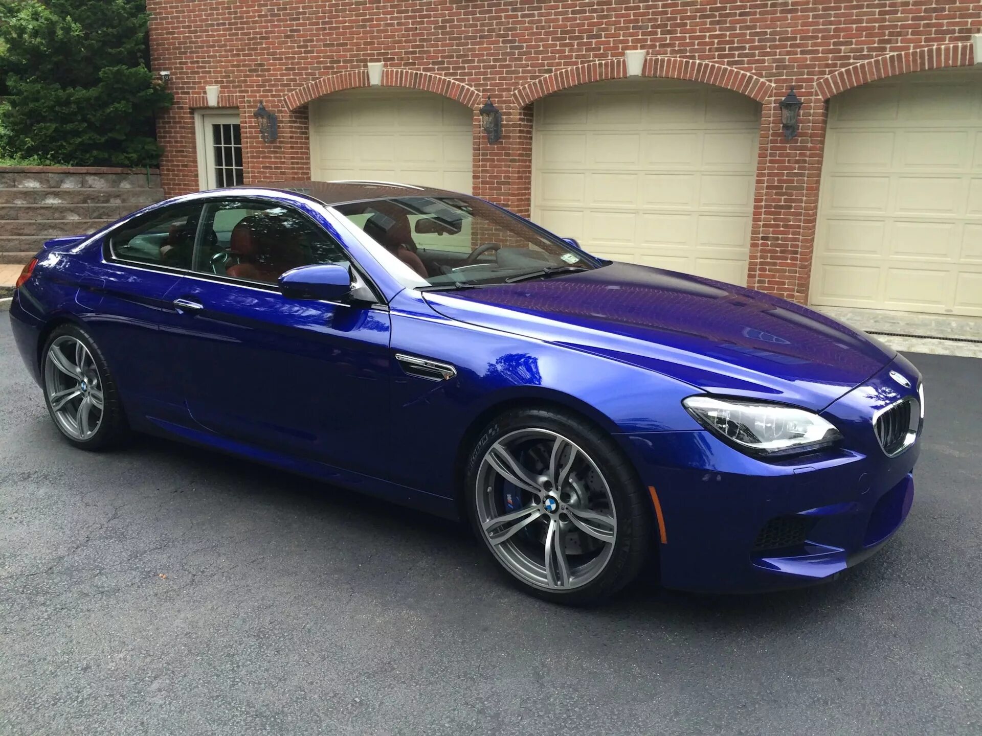 6 синего цвета. BMW m6 Blue. BMW m6 синяя. BMW m6 синий танзанит. San Marino Blue Metallic BMW.