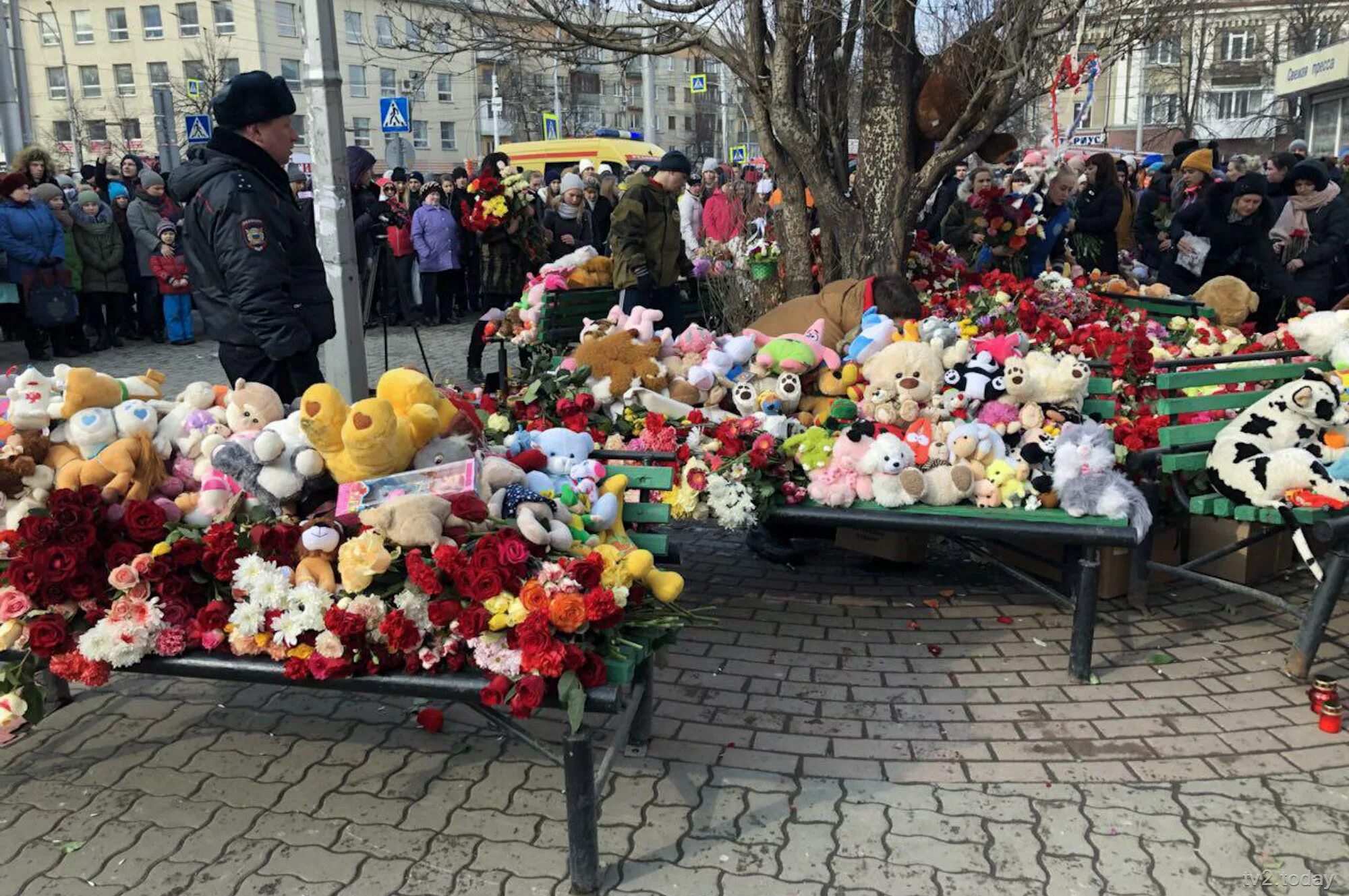 День траура что можно. Зимняя вишня Кемерово траур. Траур по погибшим в Кемерово. День траура в Кемерово.