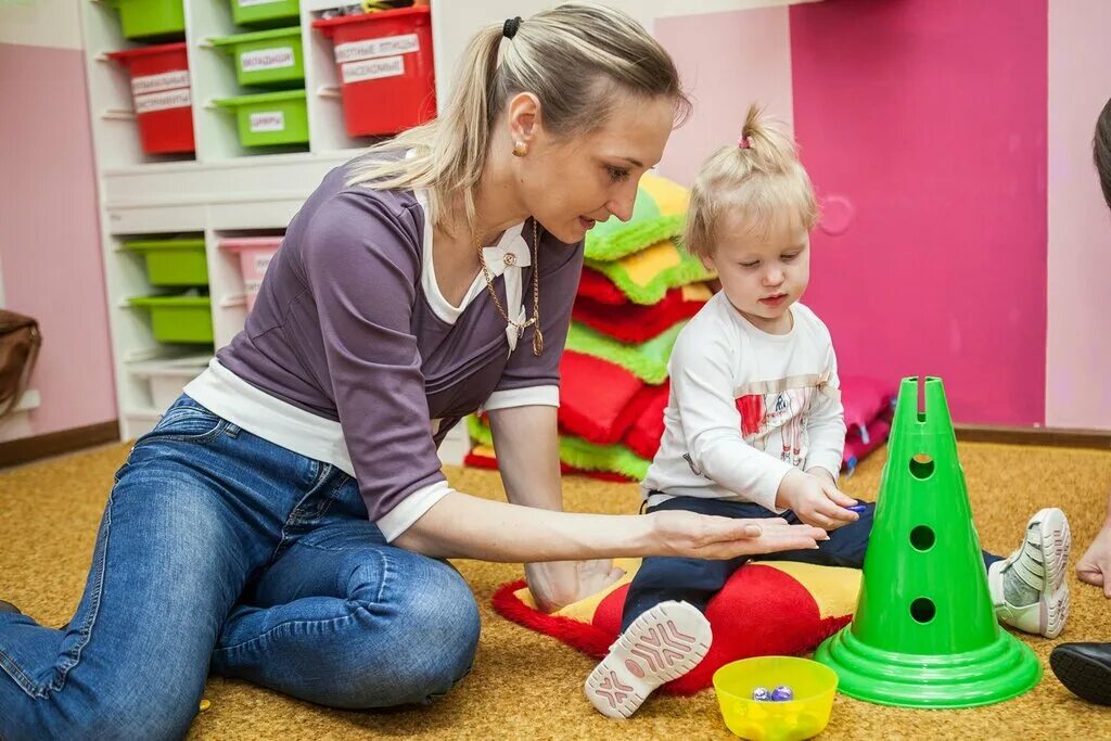 детский развивающий центр. развивающие занятия вместе с мамой. детский клуб мама. семья с маленькими детьми. детский клуб мама.
