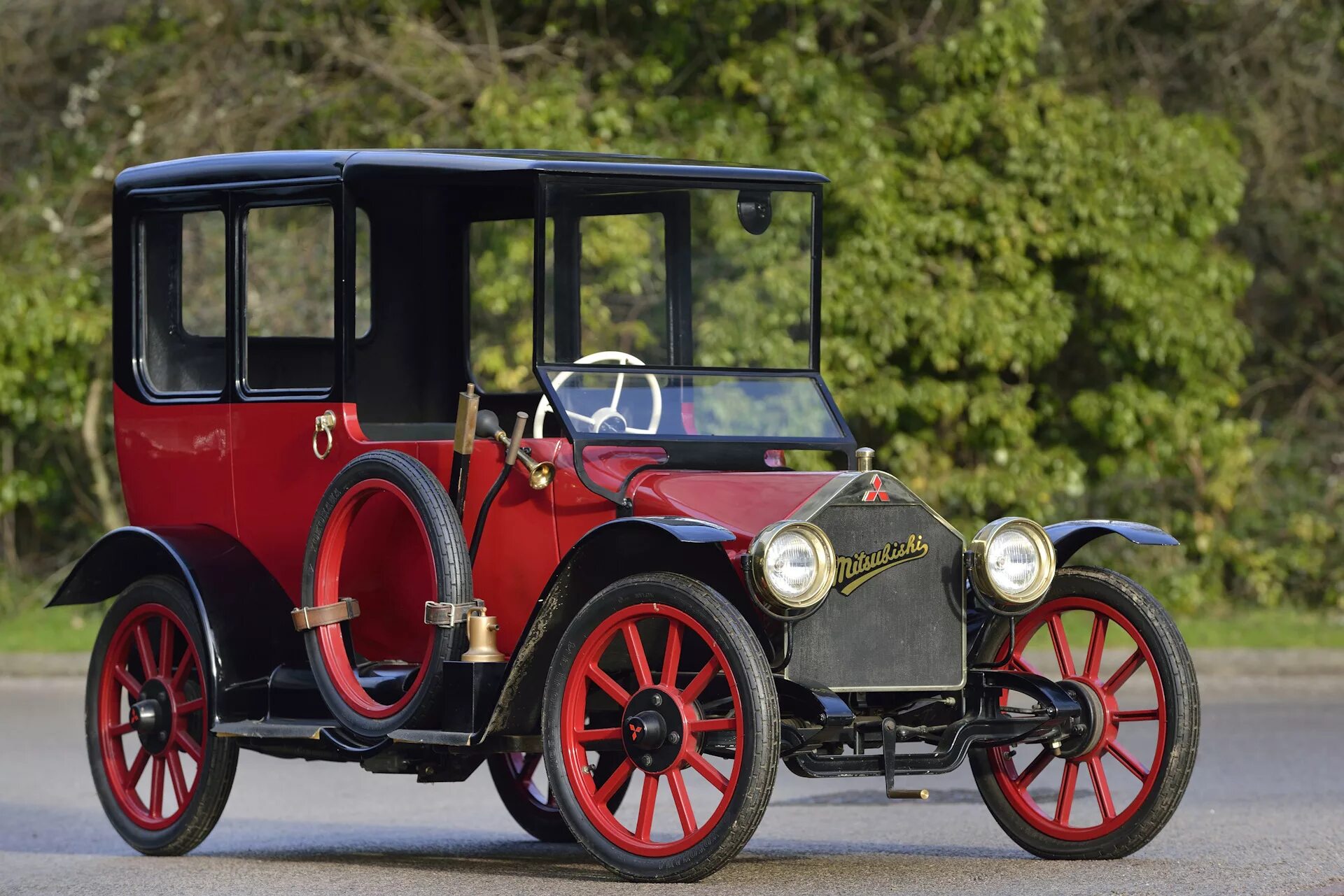 Первая мицубиси. Mitsubishi 1917. Mitsubishi model a. Первый автомобиль Митсубиши. Митсубиси 1870.