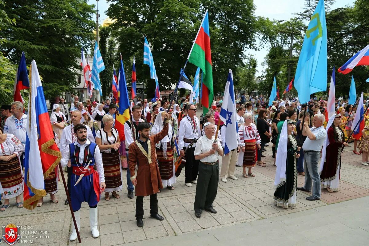 Крым многонациональный. Народы Крыма. Многонациональный народ Крыма. Народы живущие в Крыму. Крым народный сайт