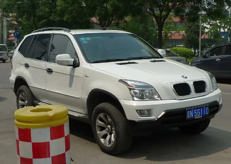 Бмв на китайском. Bmw x5 китай. Бмв на китайском. Китайская бмв 5. Китайский бмв бриллианс.