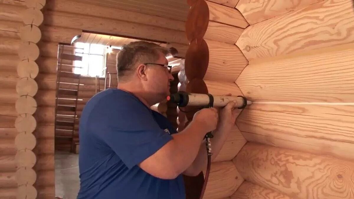 Герметик для швов в деревянном доме. Стык бревна отделка. Конопатка оцилиндрованного бревна. Герметик для бруса внутри дома. Герметик для бруса внутри дома.