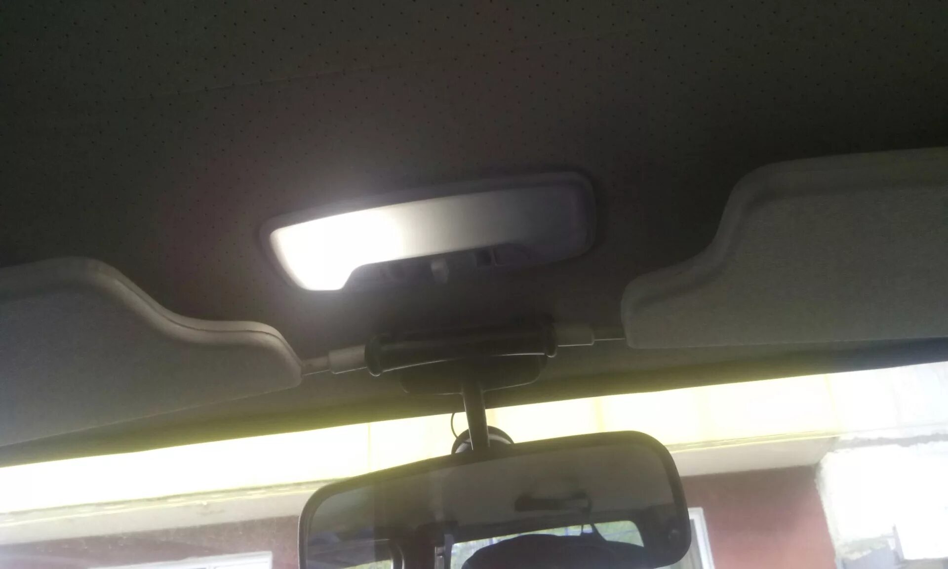 Артикул шевроле нива 2008 года подсветка заднего номера. Светодиодные лампы в ниву шевроле 2004 года. Лампа плафона салонного шевроле нива 2007. Свет в салоне нива шевроле. Салон нива шевроле потолочный плафон.