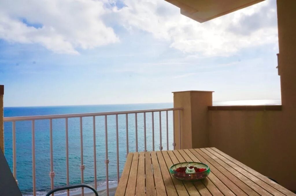 Отель delphin сочи. Отель утес ялта. Гостевой дом приморский евпатория. Жилье у моря первая линия. Отель элита утес.