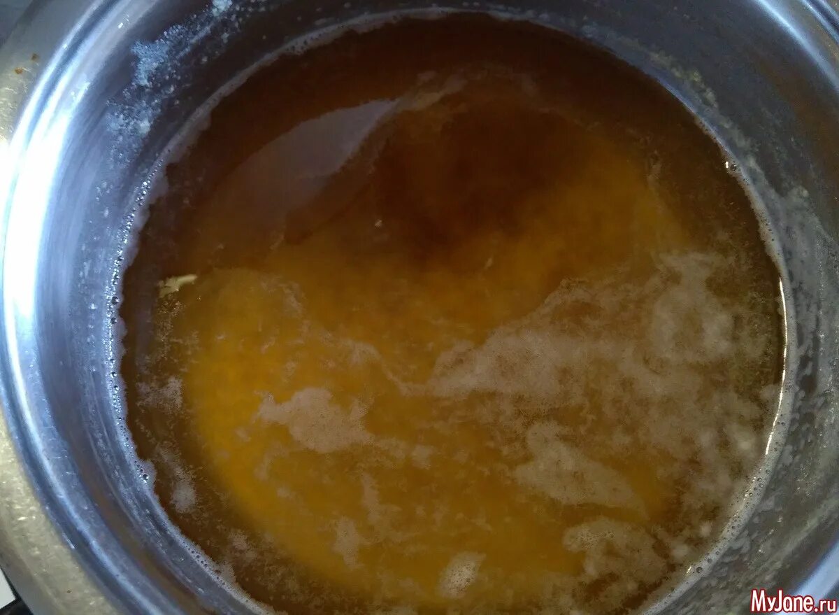 Рецепт вареных в масле. Топленое масло. Топленое масло в кастрюле. Топленое масло подгорело. Топленое масло потемнело.