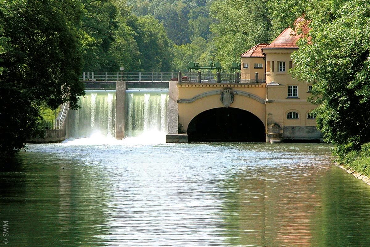 на этой реке стоит мюнхен. река изар (г. набережная река изар (г. мюнхен река мост. на этой реке стоит мюнхен.