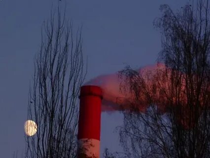 Севастополь лежал в красноватой дымке