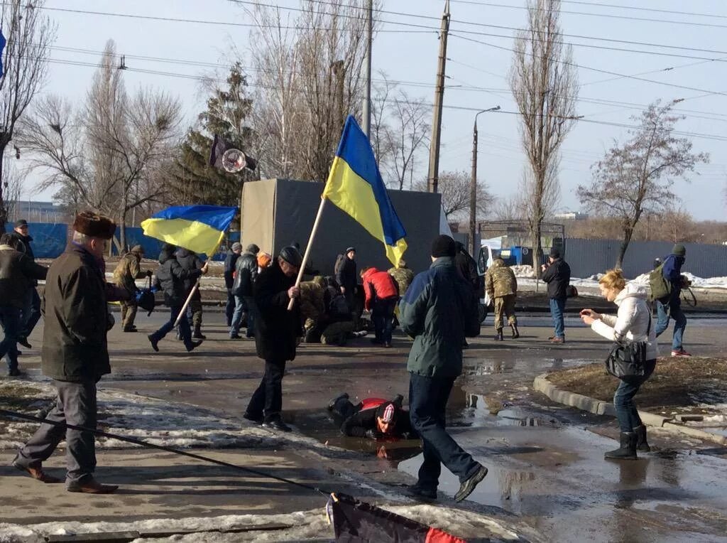 Новости харькова сегодня свежие события. Харьков новости. 22 Февраля 2015 теракт в Харькове. Теракт в Харькове на марше в 2015.