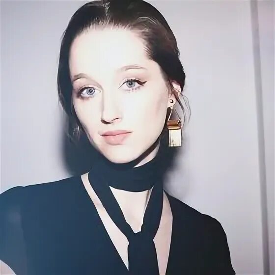 Шэрон стоун 1985. Прунелла скейлс. Эйми манн. Michelle richard. Michelle richard.