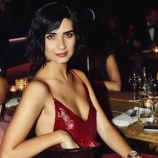Tuba Büyüküstün Beautiful Muslim Women, Gorgeous Women, Medium Hair Styles,...