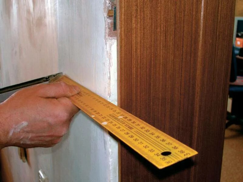 Установить мдф дверь. Добор дверной коробки. доборы на межкомнатные двери. монтаж доборов. доборы на дверь из мдф.