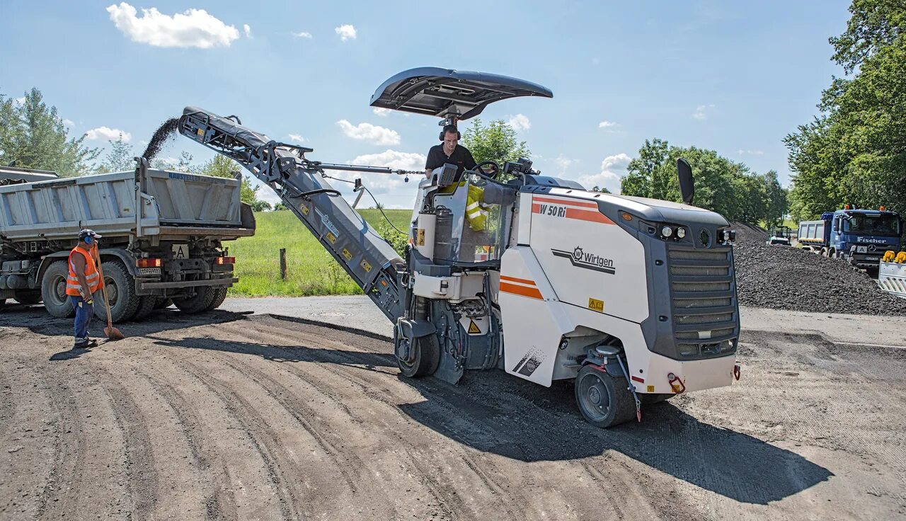 Дорожная фреза wirtgen 1000. Дорожная фреза для снятия асфальта. Фреза 2000 wirtgen. Фреза асфальтовая wirtgen. Дорожная фреза для снятия асфальта.