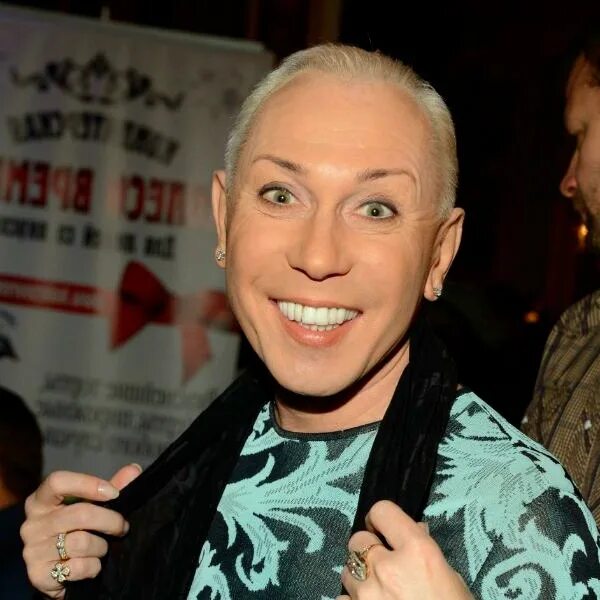 Пародии на артистов. Шоу пародия на звезд. Песков пародист. Мастера пародий. Клоун буффонада фигурка.