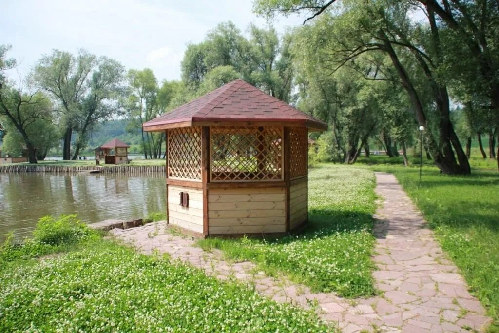 Остров мисайлово рыболовная усадьба. Парки отели с рыбалкой. Рыболовная усадьба остров каширское шоссе. Парк отель остров рыболовная усадьба. Рыболовный остров усадьба на каширском шоссе.