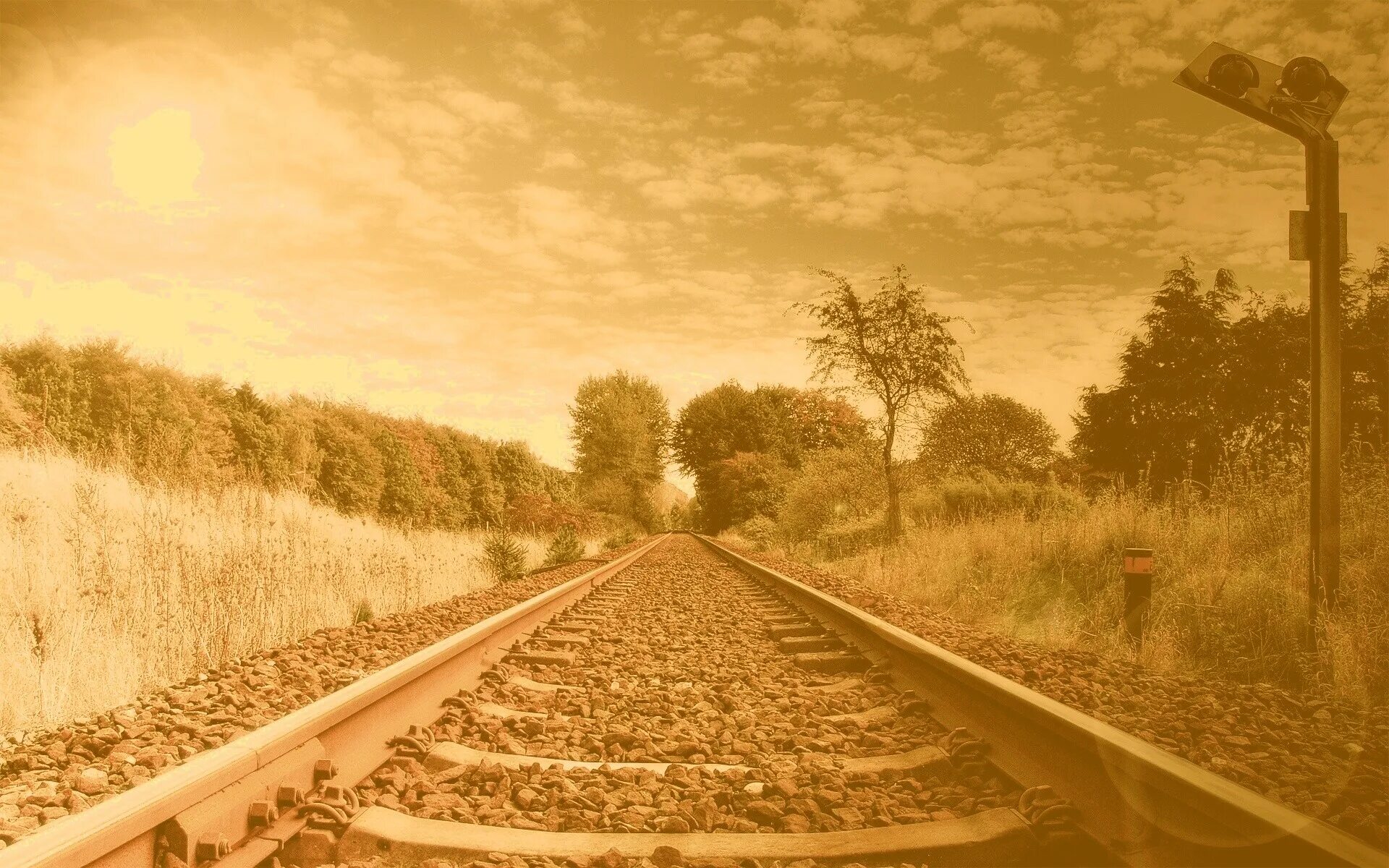 уезжающий поезд. рельсы закат. уходящий поезд. рельсы уходящие вдаль. поезд уходящий вдаль.