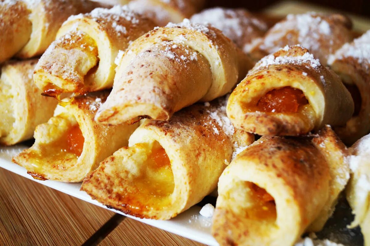 Рогалики быстро и вкусно. Рогалики. рогалик выпечка. творожные рогалики. вкусные рогалики с повидлом.
