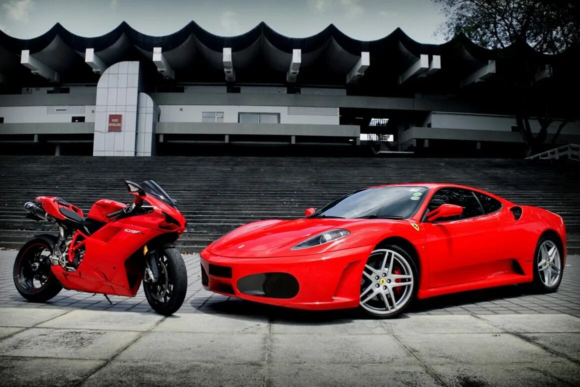 Moto auto. Мотоцикл Феррари ф4. Ducati Ferrari. Ferrari f430 и мотоцикл. Красная машина и мотоцикл.