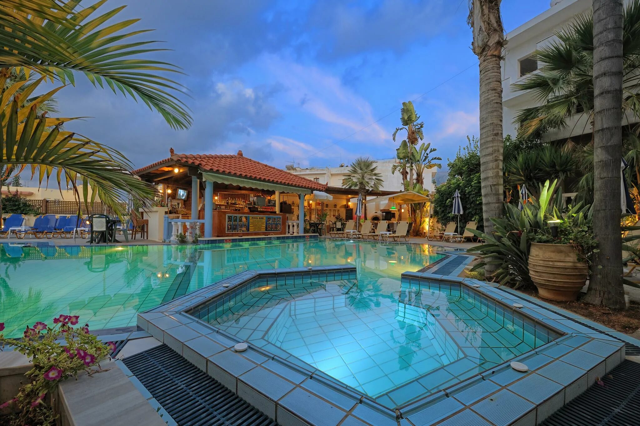 Малиа мерфи. Крит остров отели в малье. Малия отели. Malia holidays hotel 2. Остров крит отель alia beach 3* ираклион.