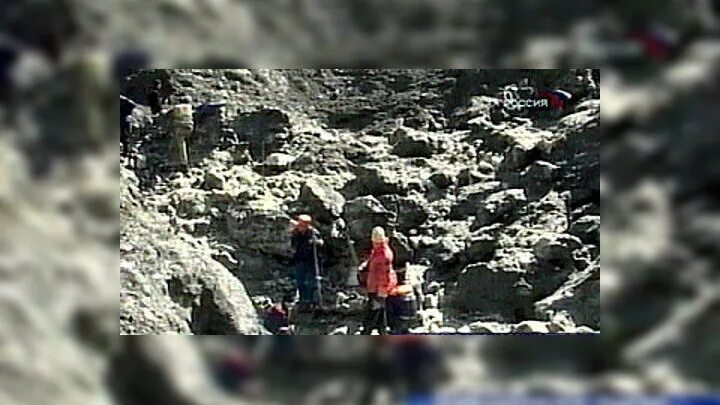 Трагедия в ущелье. Сход ледника колка в кармадонском ущелье 2002. Кармадонское ущелье северная осетия. Трагедия в ущелье. Кармадонское ущелье трагедия 2002.