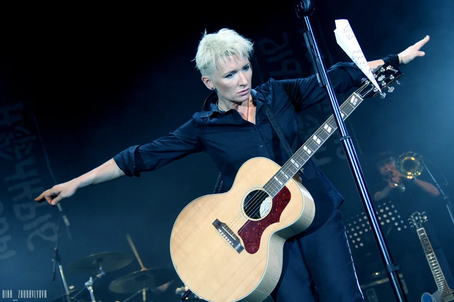 Диана арбенина 2004. Диана арбенина 2022. Группа ночные снайперы 2000. Группа ночные снайперы сурганова. Диана арбенина 2022.