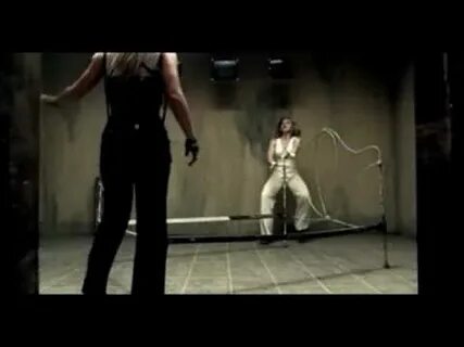 Britney me against the music