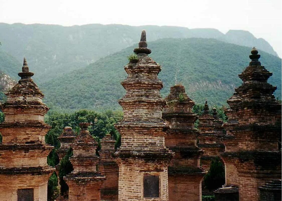 Shaolin temple. Храм Шаолинь Хэнань. Монастырь Шаолинь Китай. Храм Шаолинь Хэнань монастырь Шаолинь Китай. Буддийский храм Шаолинь.