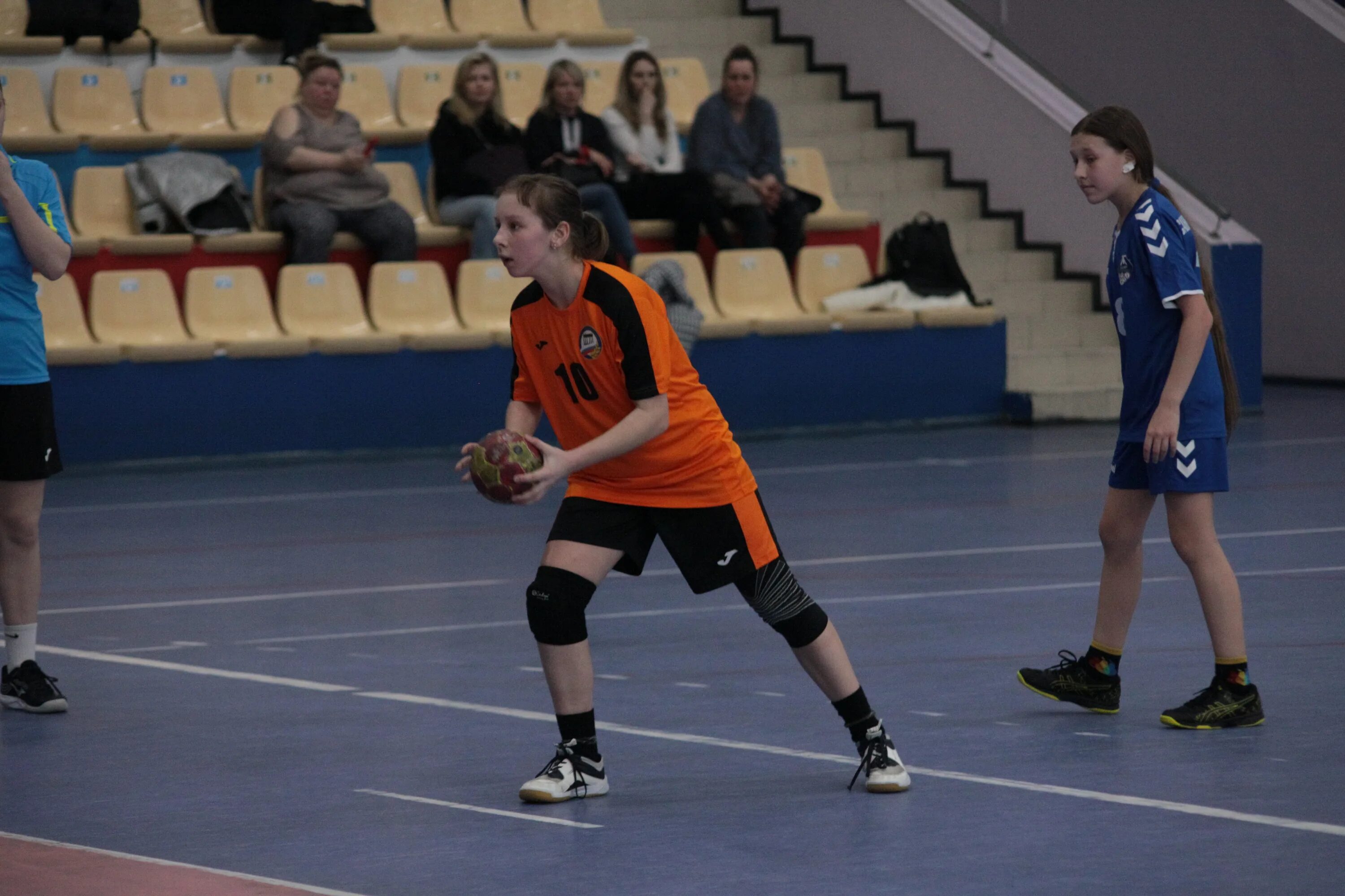 Турнир гандбола тольятти. Спортивная школа по гандболу ставрополь. Нестеров гандбол. Гандболист сборной россии. Детский гандбол тренировка.