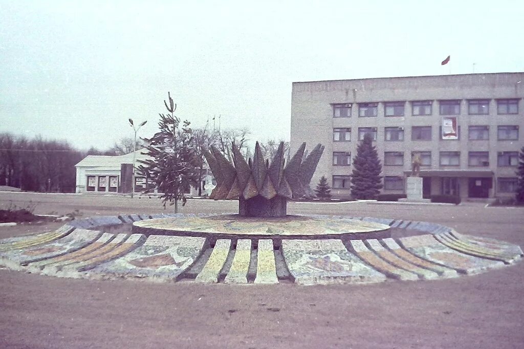 Парк в станице Выселки. Станица Выселки Краснодарский край площадь. Выселки Краснодарский край фонтан. Ст Выселки Выселковский район Краснодарский край.