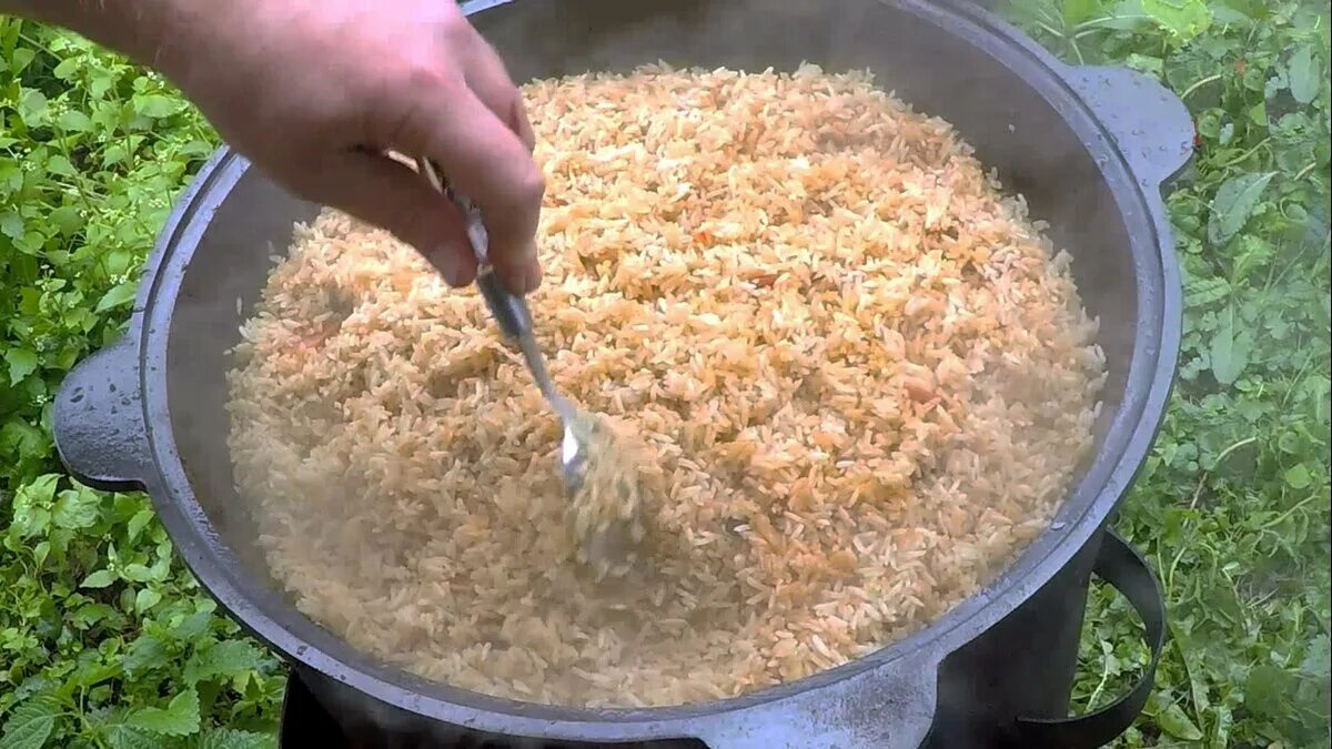 Плов на 1 кг мяса. Рис для плова, 1 кг. Глубокая штука для готовки плова. 300 Грамм плова. Рис головка узбекский.