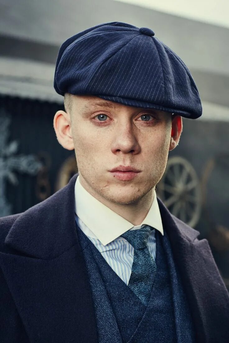 Джон шелби козырьки. Peaky blinders джо коул. Джо коул джон шелби. Джо коул джон шелби. Острые козырьки джон шелби.