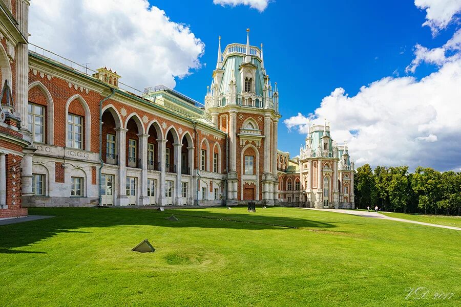 Дворец царицыно в москве. Царицыно ландшафтный музей-заповедник государственный. Дворец музей Царицыно. Парк заповедник Царицыно. Усадьба Царицыно Москва.