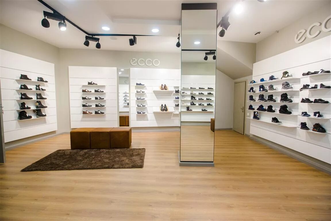 Самый большой магазин экко. Ecco, москва, ленинский проспект, 74. Магазин обуви экко. Обувь в торговом центре европейский. Vegas москва магазин ecco.