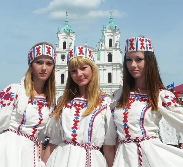 Белорусские девушки. Белорусские женщины внешность. Типичная белорусская девушка. Белорусские и русские девушки.