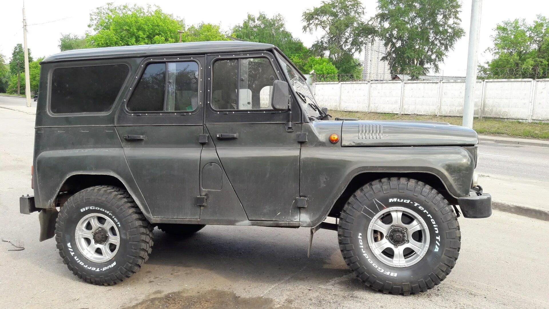 Уаз 3151 на 33 колесах. Уаз 469 на 36 колесах. Уаз 469 на 35 колесах. Уаз хантер r16. 32 колеса на уаз.