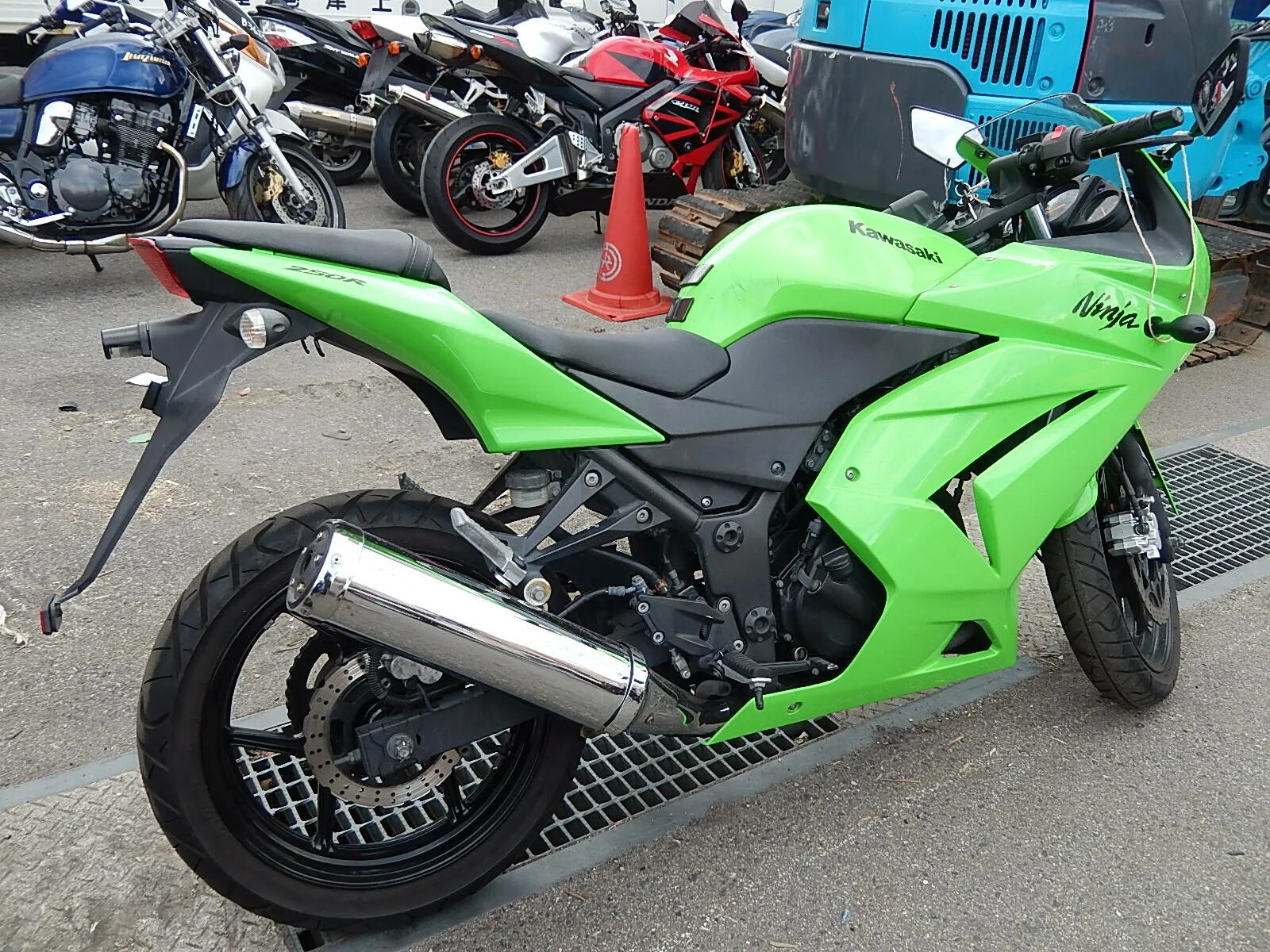 Кавасаки 250 кубов. Kawasaki Ninja 250r 2012. Мотоцикл Кавасаки 250 кубов. Ниндзя 250 кубов. 250 250 куб отзывы