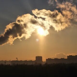 Стало солнце дымом