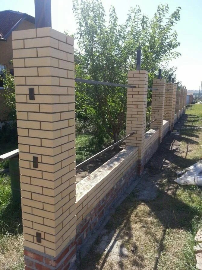 Кирпичный столб 380х510. Кирпичная колонна 250х250. Забор кирпичный прованс антик. Кирпич облицовочный столб. Блоки для столбов забора.