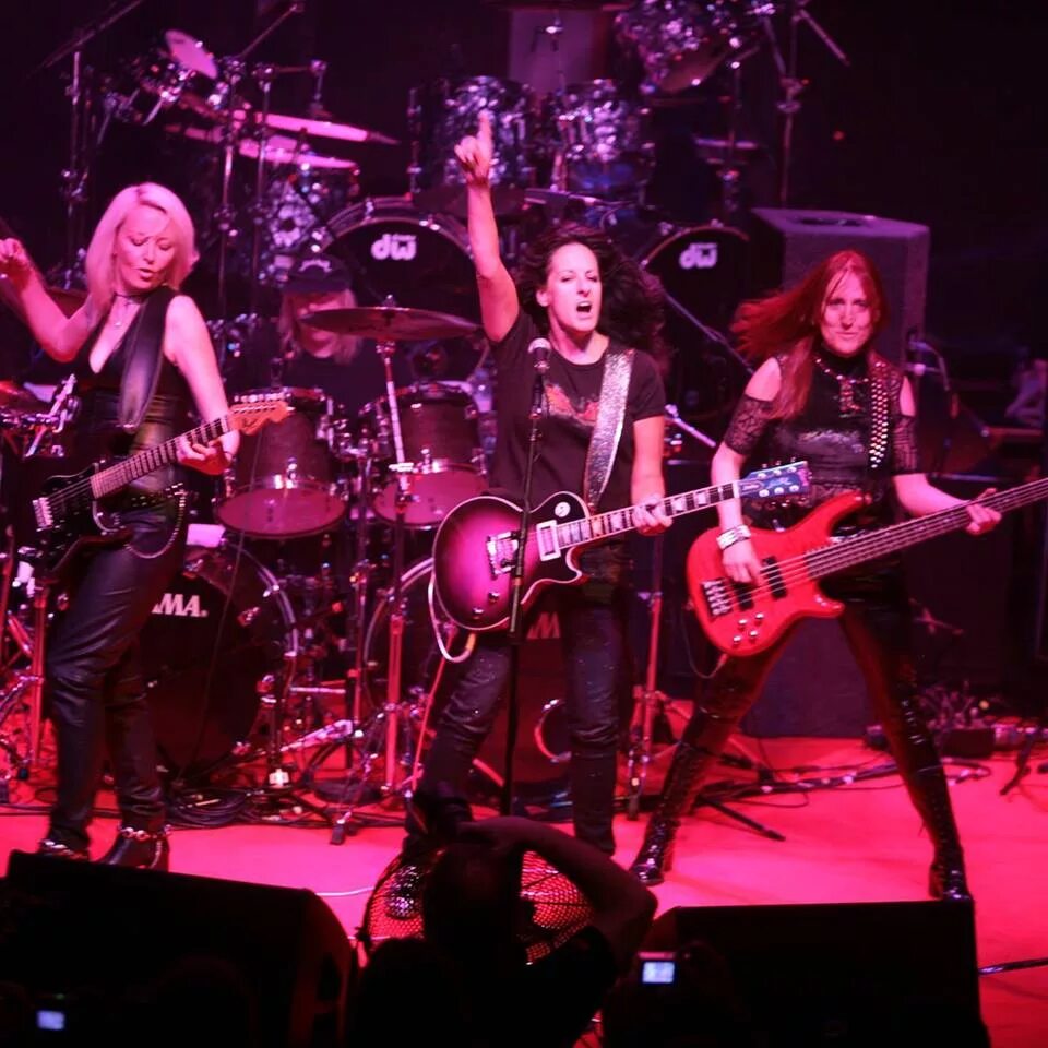 Girlschool. Группа girlschool в молодости. Girlschool band. Энид уильямс girlschool. Группа girlschool.